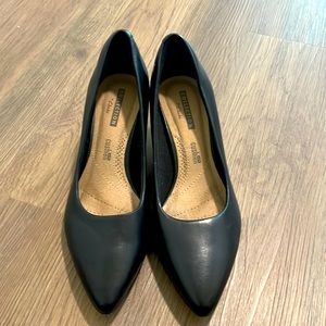 Clarks black heels size 5